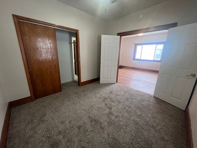 Building Photo - Three Bedroom Single Family Home on SW Side!