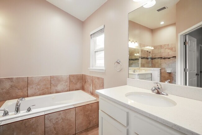 Building Photo - 8041 Byrd Landing Ct