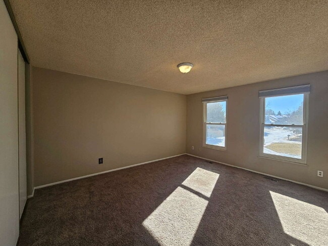 Building Photo - 150 N Carlton St