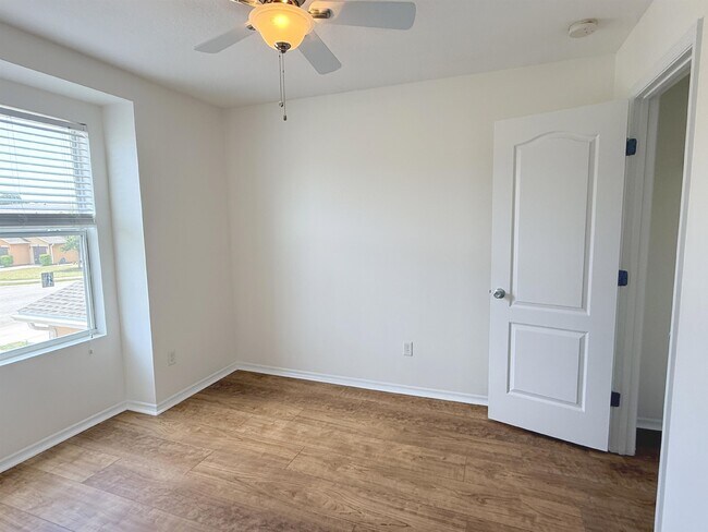 Building Photo - 728 Cabernet Pl