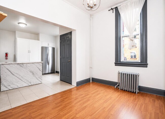 Building Photo - 814 28th St
