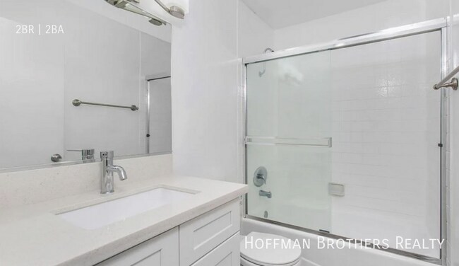 Building Photo - 1320 N Sierra Bonita Ave