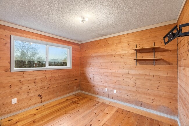 Building Photo - 744 W Marcy Ave