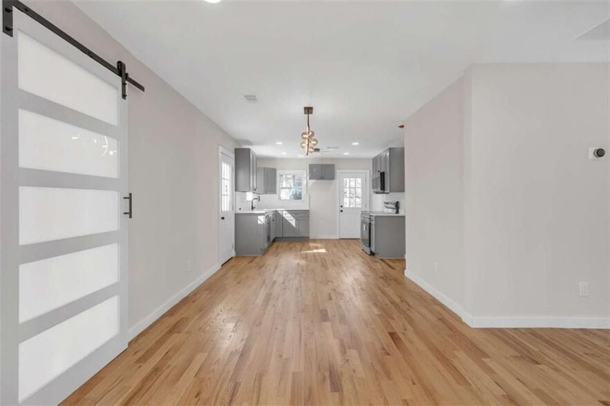 Building Photo - 1427 Lorenzo Dr SW