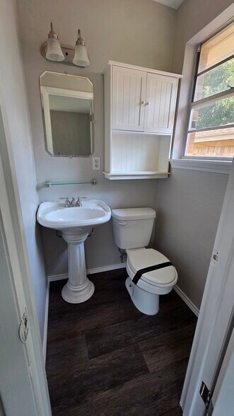 Master Bath - 2015 Brenda Ave