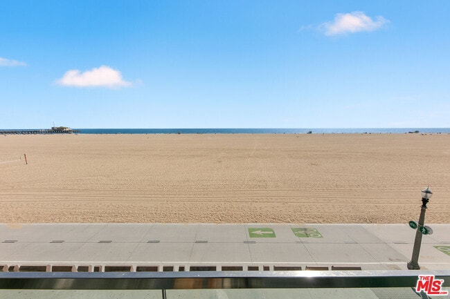 Building Photo - 1341 Palisades Beach Rd