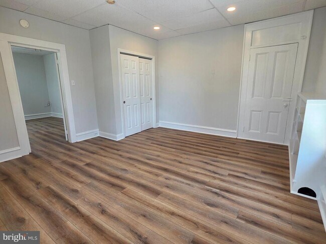 Building Photo - 3 E Mantua Ave
