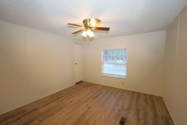 Building Photo - 5493 Griffin Dr