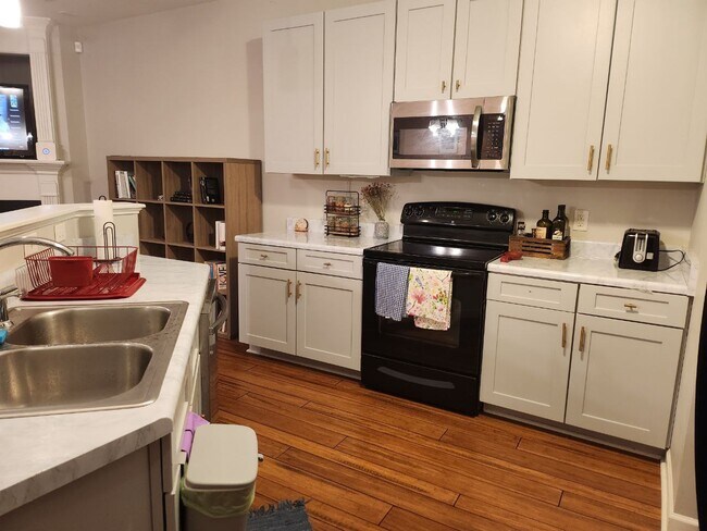 Building Photo - 2015 Fieldhouse Ave