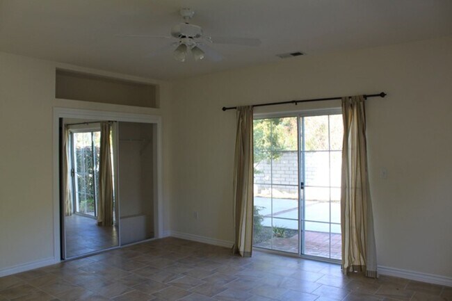 Building Photo - 4527 Hollister Ave