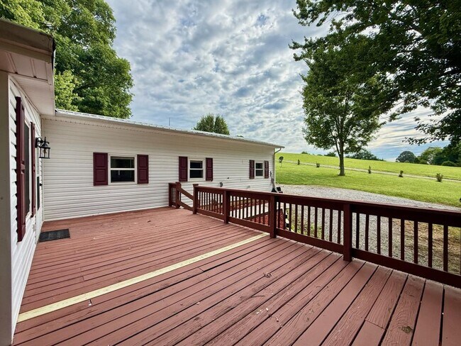 Building Photo - 6710 Cedar Creek Rd