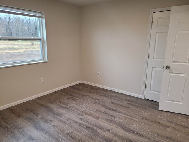 Building Photo - 3 Bedroom, 2 Bathroom Duplex