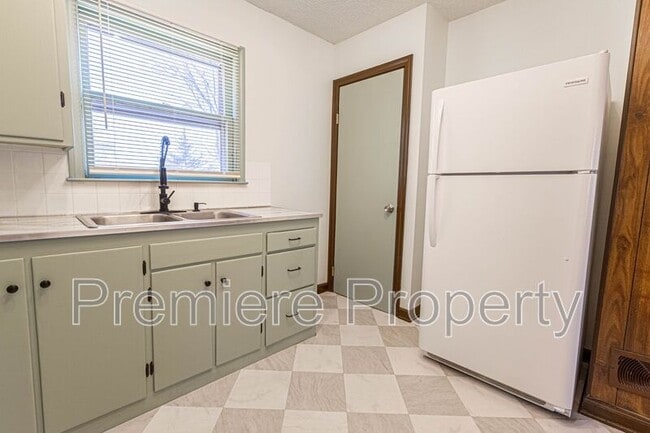 Building Photo - 6123 Hadley St