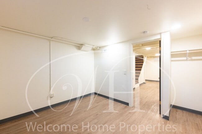 Building Photo - 427 E Pine St