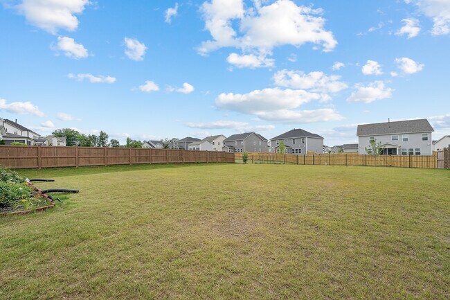 Building Photo - 200 Cloud Berry Ln