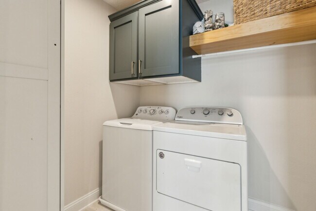 Building Photo - 579 Meadow Creek Dr