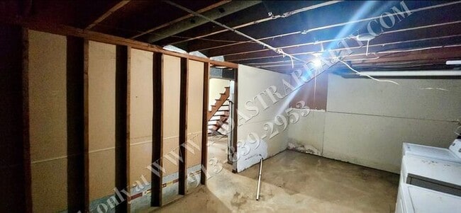 Building Photo - MOVE IN SPECIAL!! Cozy 2 Bed 1 Bath Duplex in KCK-Available NOW!! MOVE IN SPECIAL $400 OFF 2nd Mo...