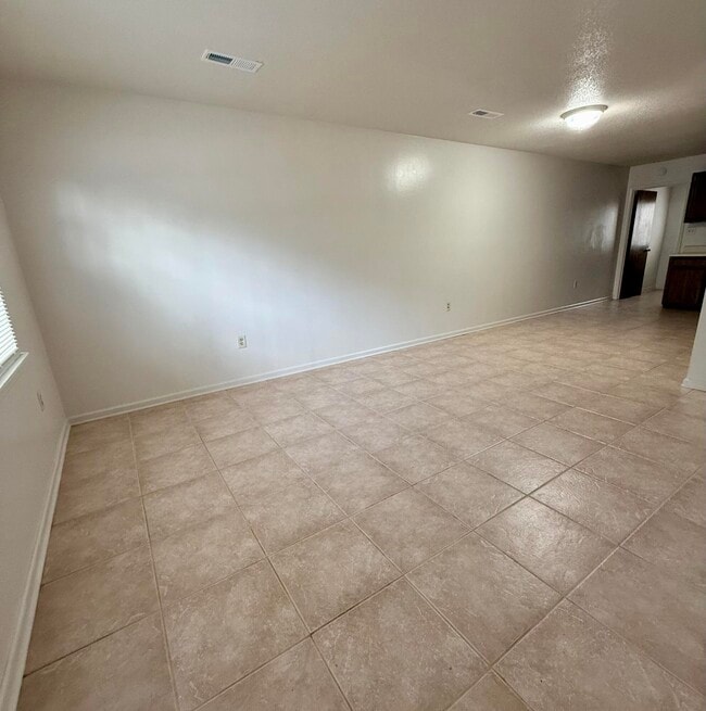 Building Photo - 17 Magnolia Ave SE