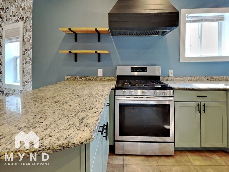 Building Photo - 3817 Clay St