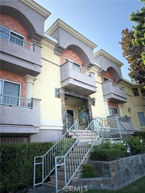 Primary Photo - 7035 Woodley Ave
