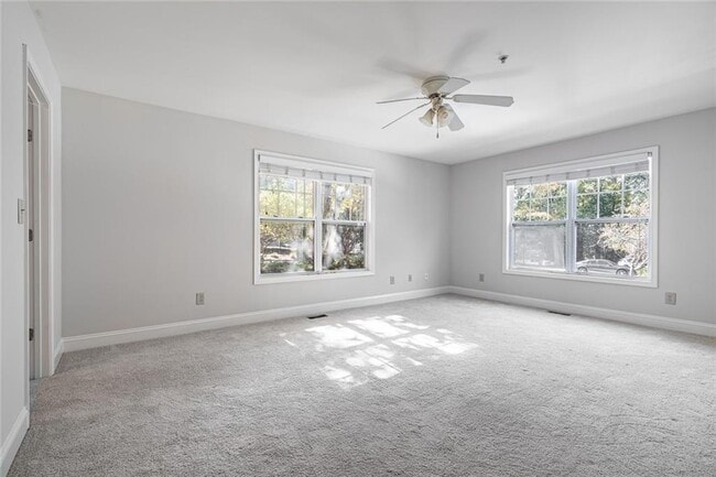 Building Photo - 402 Madison Ln S E