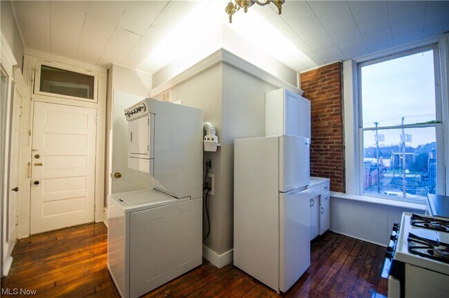 Building Photo - 641 Wheeling Ave