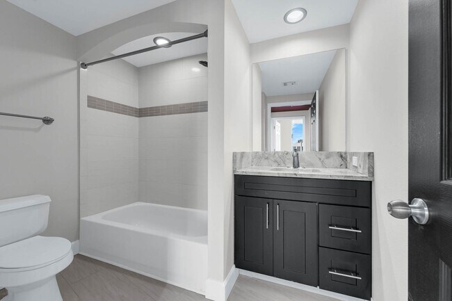 Building Photo - “Luxury, Location, Lifestyle — All at The Waverly”