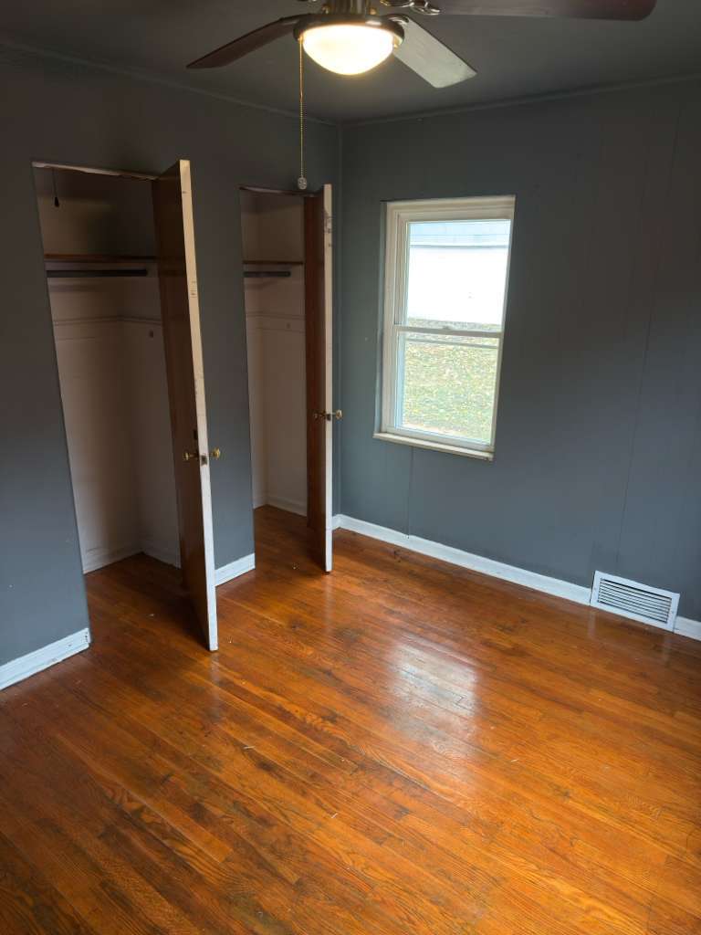 Building Photo - 5998 Bermuda Dr