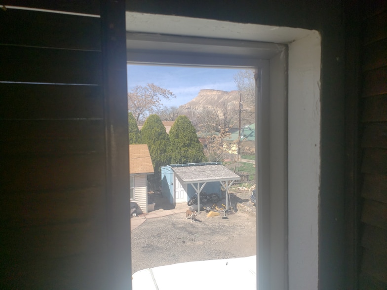 Building Photo - 324 W 6th St