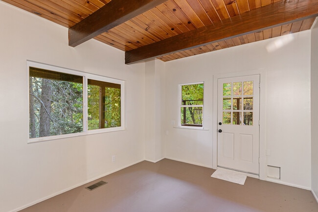 Building Photo - 729 Rhine Rd