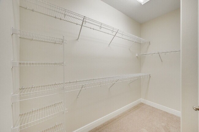 Building Photo - 3 bedroom Loren Cove Unit with Access to A...