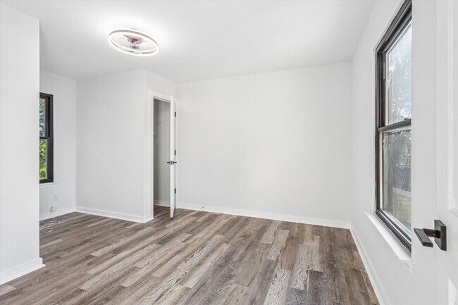 Building Photo - 635 26th St