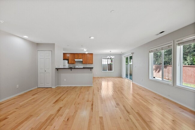 Building Photo - Charming 3-Bed Craftsman in DuPont | Trail...