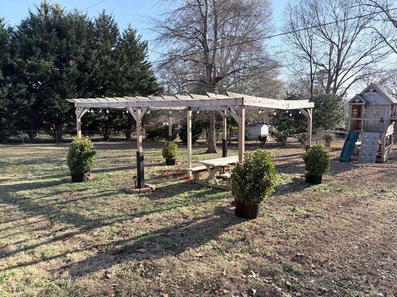 Building Photo - 217 Ridgecrest Way