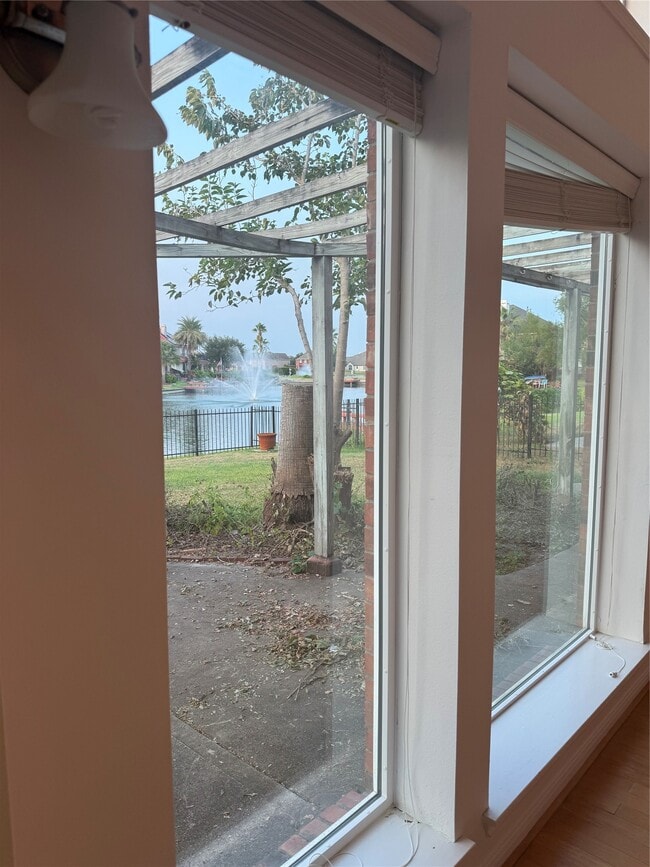 Building Photo - 12022 Miramar Shores Dr