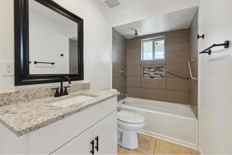 Building Photo - 810 Zachry Dr
