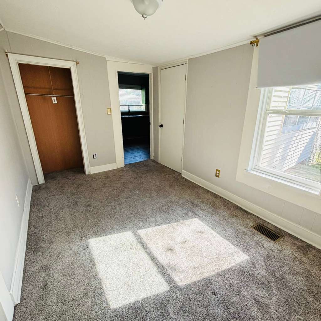 Building Photo - 17 School Rd