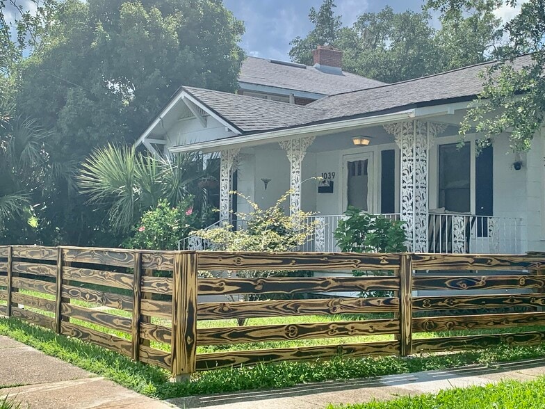 Building Photo - 1039 Riviera St