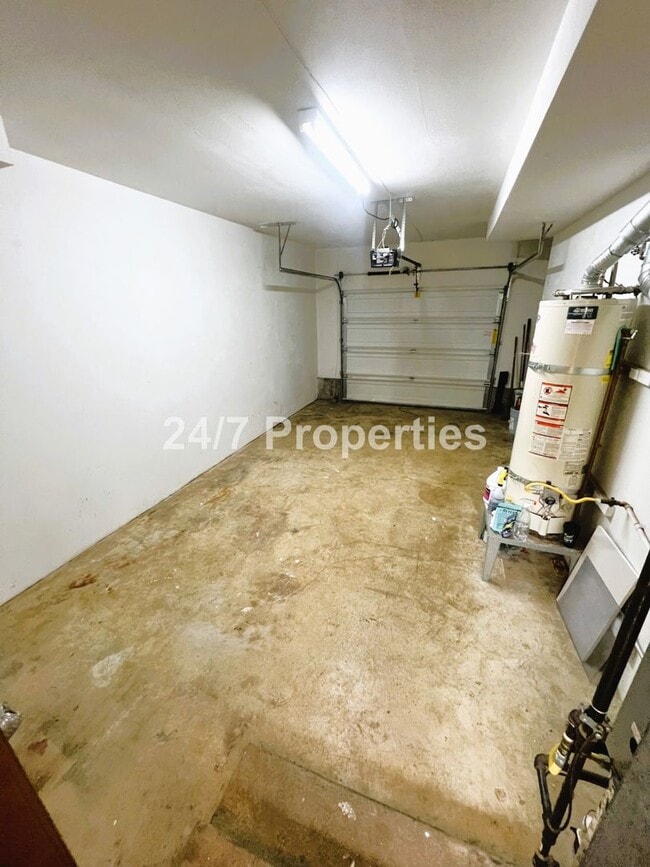 Building Photo - 2024-1102MF