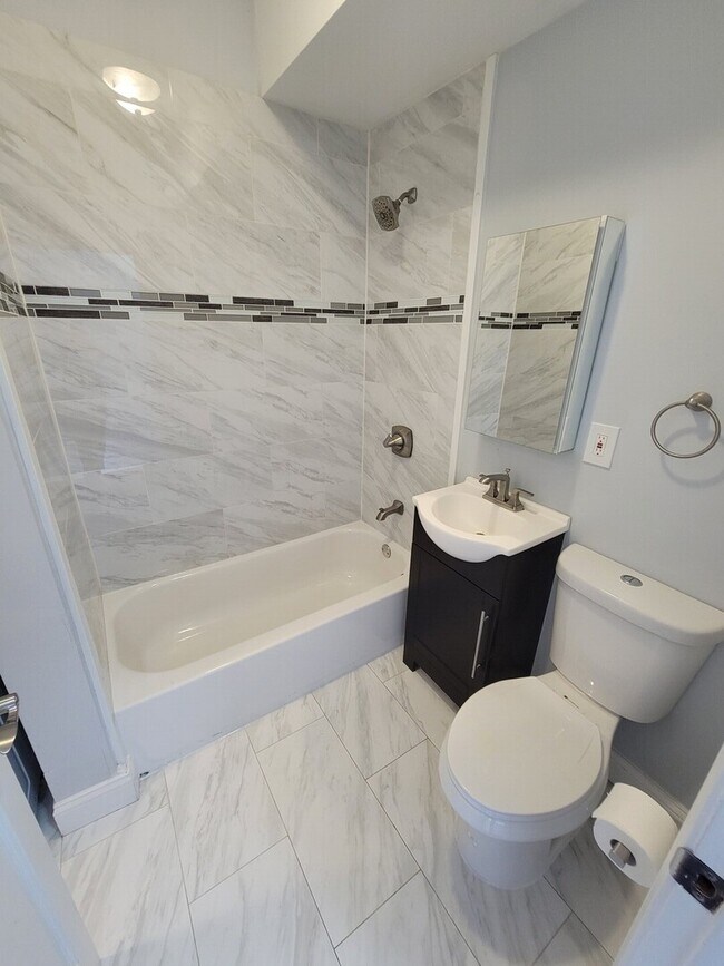 Building Photo - 4849 N Sawyer Ave