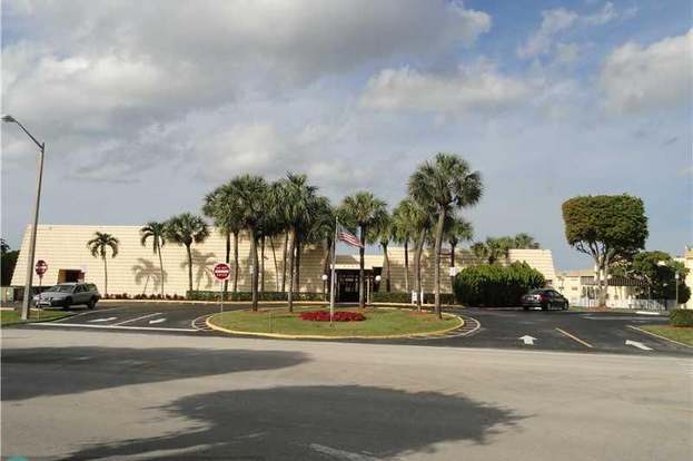 Building Photo - 8110 Sunrise Lakes Blvd