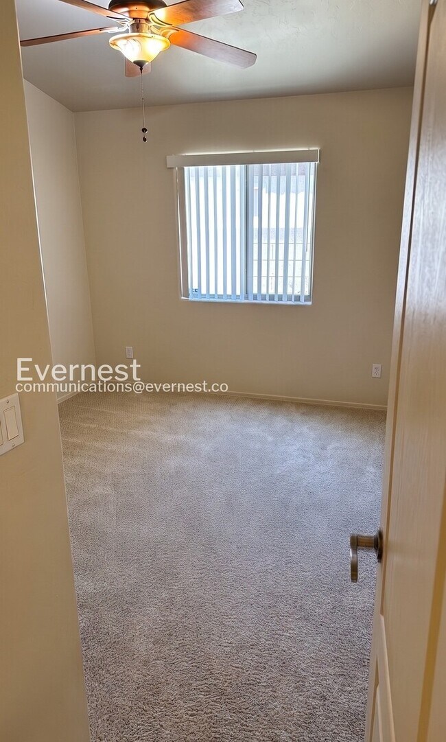 Building Photo - 3-Bed/2-Bath Home with Fenced Yard and Garage Parking/ Pet Friendly/Voucher Accepted/ Available S...