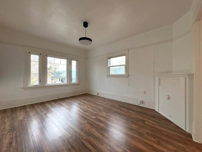 Building Photo - 745 55th St