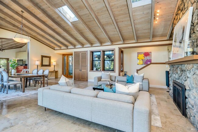 Building Photo - 522 Meadowood Ln