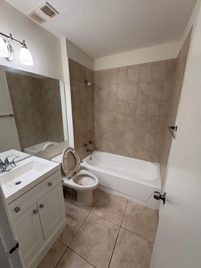 Building Photo - 640 Cypress Club Way