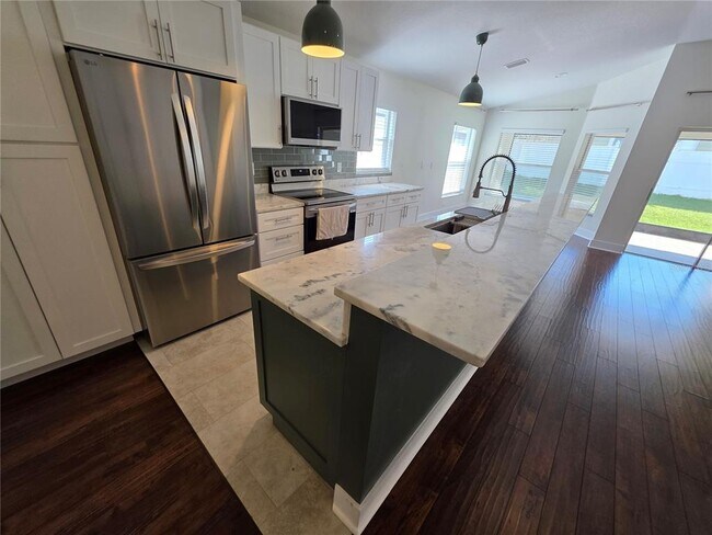 Building Photo - 730 Straw Lake Dr