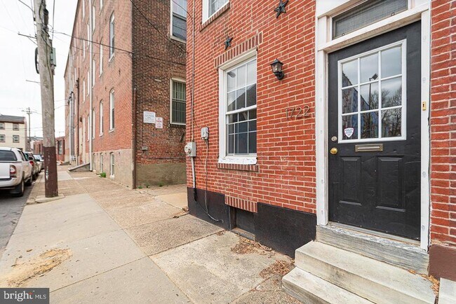 Building Photo - 1722 Blair St