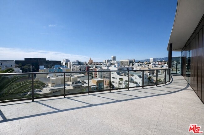 Building Photo - 700 Broadway