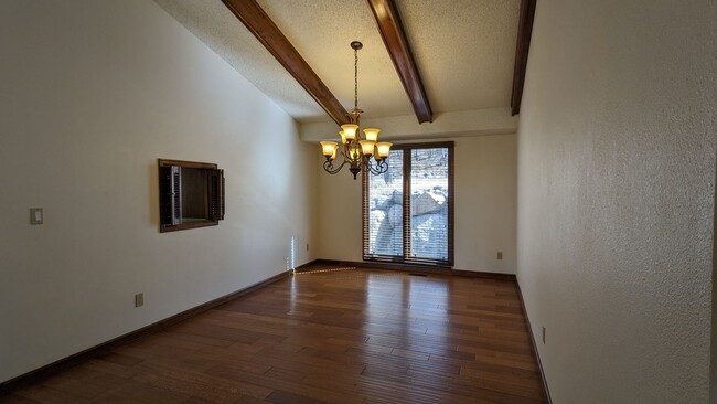 Building Photo - Beautiful 5 Bed, 3.25 Bath Broadmoor Home!