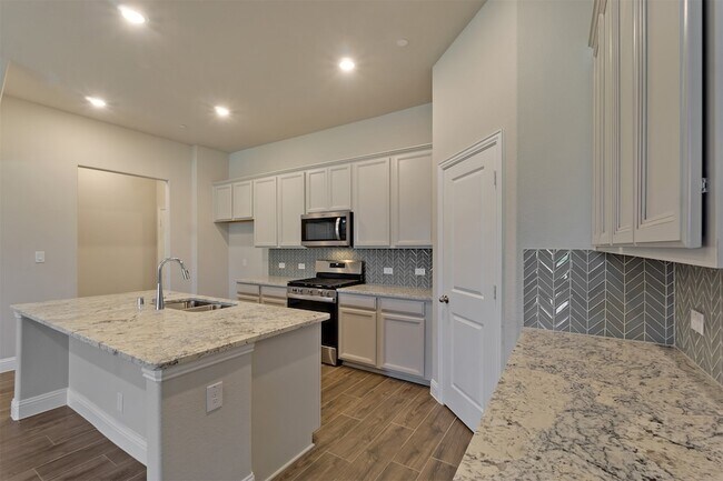 Building Photo - 7616 Redondo Dr